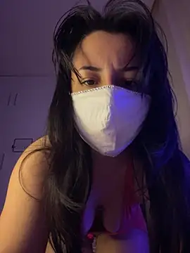 Snapshot of White-Petite chatting on 3, 4, 2026 White-Petite online show from 3, 4, 2026