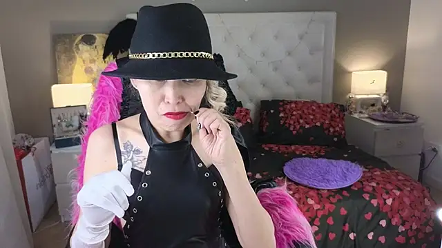 Snapshot of RoxalanaStar chatting on 5, 6, 2026 RoxalanaStar online show from 5, 6, 2026