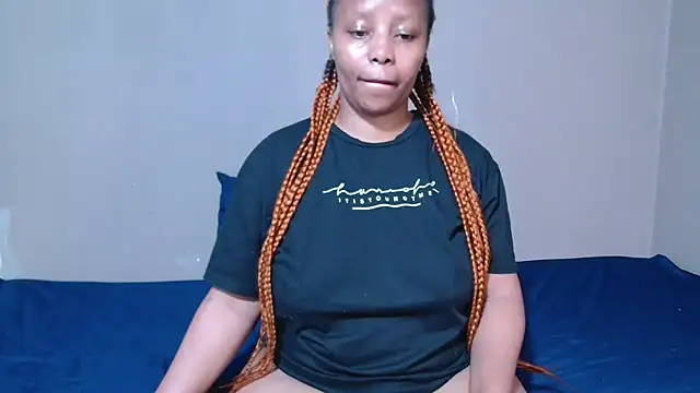 Snapshot of LoveBunny92 chatting on 17, 12, 2025 LoveBunny92 online show from 17, 12, 2025