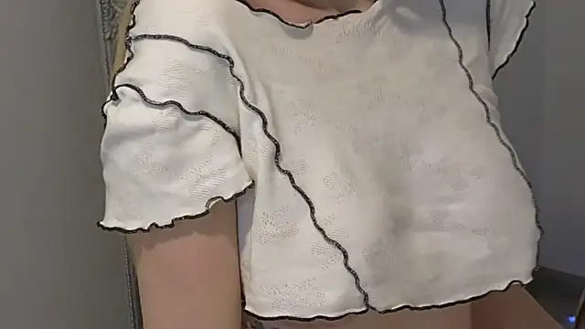 Snapshot of JuliaJuliette chatting on 14, 2, 2025 JuliaJuliette online show from 14, 2, 2025