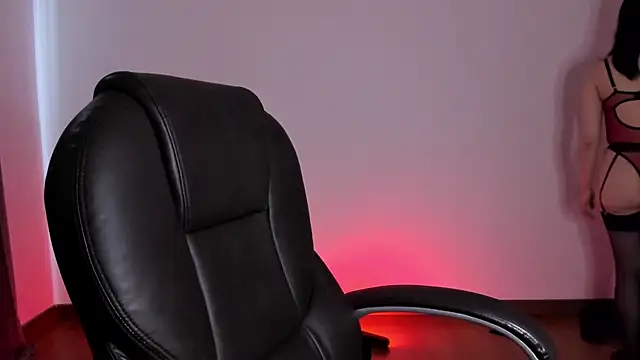 HazelKush online show from 2, 10, 2025