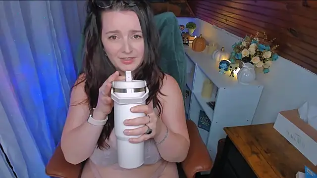 Snapshot of ErinMarshall chatting on 27, 4, 2026 ErinMarshall online show from 27, 4, 2026