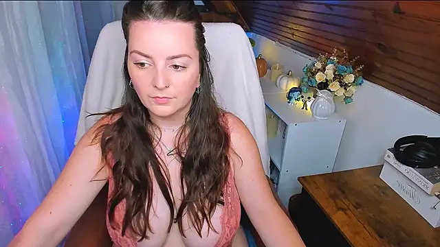 Snapshot of ErinMarshall chatting on 8, 7, 2026 ErinMarshall online show from 8, 7, 2026