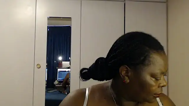 Snapshot of MatureBoobsDiva chatting on 1, 11, 2025 MatureBoobsDiva online show from 1, 11, 2025