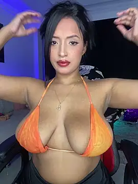 Shantal Lovee online show from 1, 2, 2025