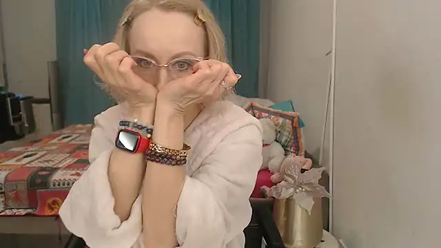 LuxuryNika online show from 6, 3, 2026