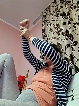 IsabelleCraft online show from 6, 3, 2025