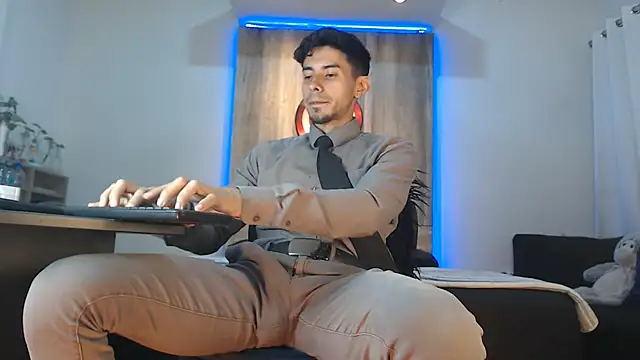 Andrew 4  online show from 8, 11, 2025