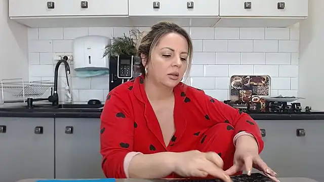 erikaerika online show from 18, 1, 2025