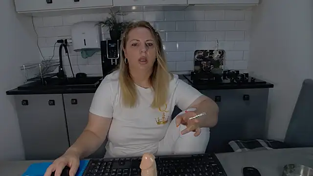 erikaerika online show from 25, 9, 2025