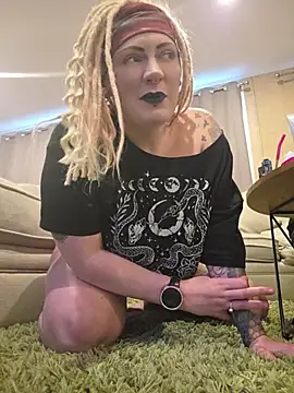 Snapshot of PinkTheHawk chatting on 26, 6, 2026 PinkTheHawk online show from 26, 6, 2026