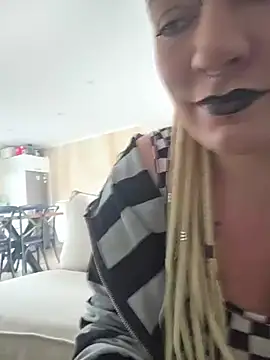 Snapshot of PinkTheHawk chatting on 17, 7, 2026 PinkTheHawk online show from 17, 7, 2026