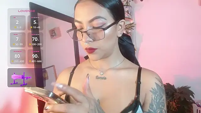 Snapshot of karlavittar chatting on 3, 10, 2025 karlavittar online show from 3, 10, 2025