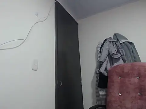 Mia davis01 online show from 20, 12, 2025