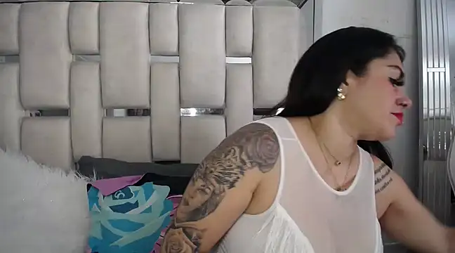 chelaqueen  online show from 12, 2, 2025