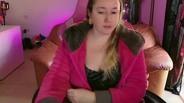 kisicaxx online show from 3, 2, 2025