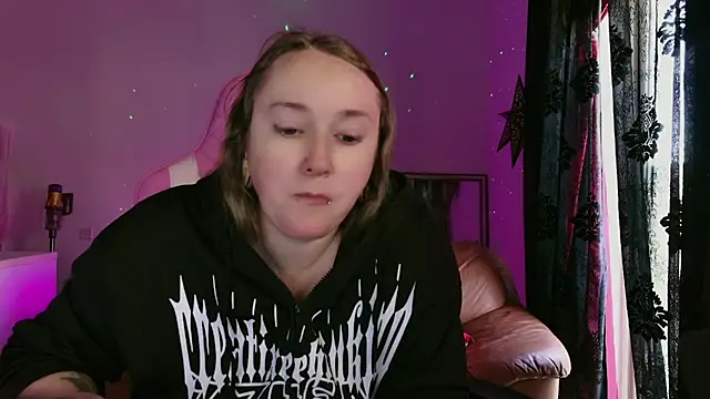 kisicaxx online show from 4, 2, 2025