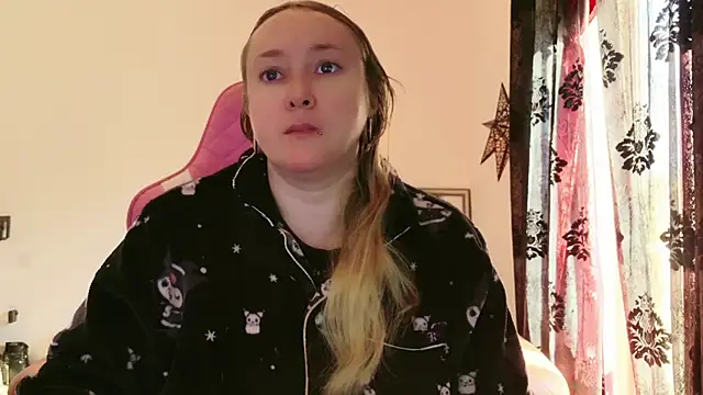 kisicaxx online show from 6, 2, 2025