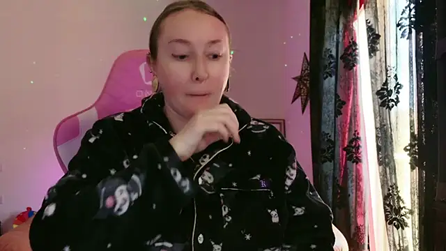 kisicaxx online show from 6, 2, 2025