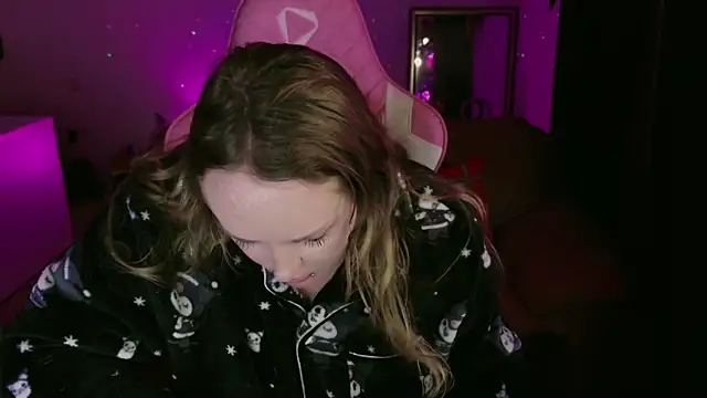 kisicaxx online show from 7, 2, 2025