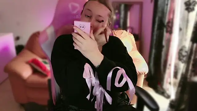 kisicaxx online show from 13, 2, 2025