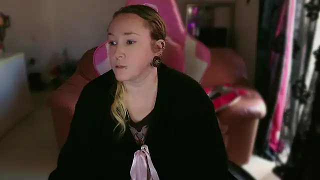 kisicaxx online show from 5, 3, 2025