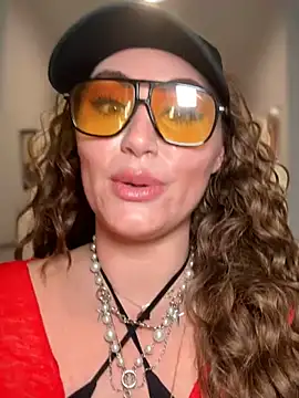 lovely beast online show from 25, 2, 2026