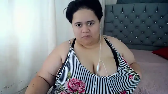 hotlesby4uxxx online show from 12, 12, 2024