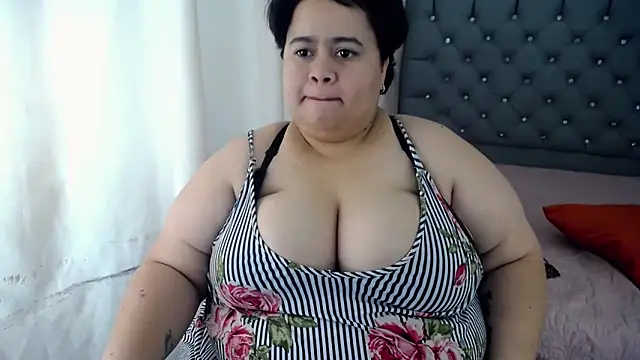 hotlesby4uxxx online show from 13, 12, 2024