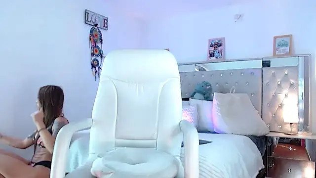 hollythomson online show from 3, 12, 2024