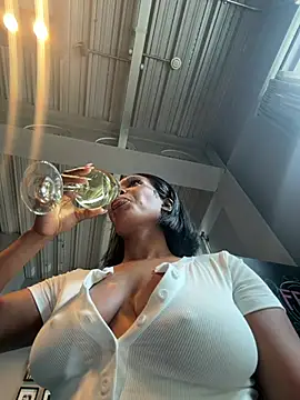 Snapshot of __Nessa__ chatting on 9, 5, 2026 Nessa online show from 9, 5, 2026