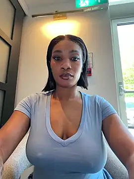 Snapshot of __Nessa__ chatting on 24, 5, 2026 Nessa online show from 24, 5, 2026