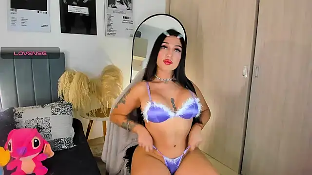 Snapshot of hollyprincess_2 chatting on 27, 5, 2026 hollyprincess 2 online show from 27, 5, 2026
