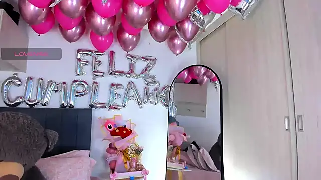 Snapshot of hollyprincess_2 chatting on 31, 5, 2026 hollyprincess 2 online show from 31, 5, 2026