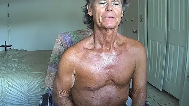 Snapshot of nakeedcowboi65 chatting on 18, 5, 2026 nakeedcowboi65 online show from 18, 5, 2026