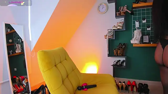 Ashley leon  online show from 13, 2, 2026