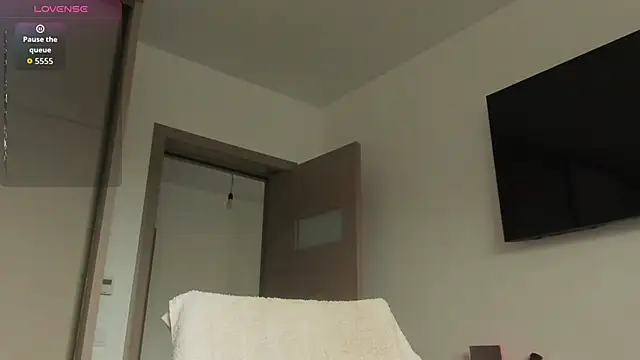 Snapshot of AmiraRosse chatting on 11, 11, 2025 AmiraRosse online show from 11, 11, 2025