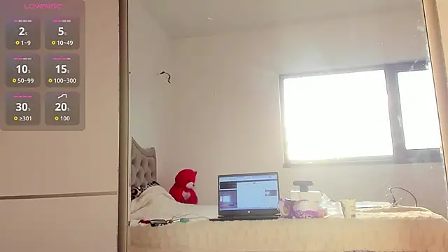 Snapshot of AmiraRosse chatting on 13, 11, 2025 AmiraRosse online show from 13, 11, 2025