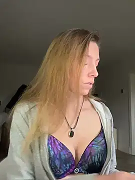 Snapshot of Heidi_Harper chatting on 6, 1, 2025 Heidi Harper online show from 6, 1, 2025