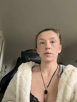 Snapshot of Heidi_Harper chatting on 23, 1, 2025 Heidi Harper online show from 23, 1, 2025