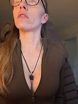 Snapshot of Heidi_Harper chatting on 6, 2, 2025 Heidi Harper online show from 6, 2, 2025