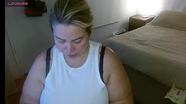 Snapshot of bella_savati chatting on 2, 11, 2025 bella savati online show from 2, 11, 2025