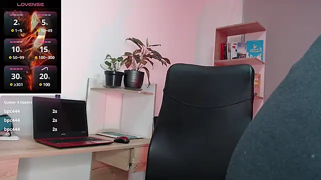 Snapshot of BriannaLorens chatting on 9, 2, 2025 BriannaLorens online show from 9, 2, 2025