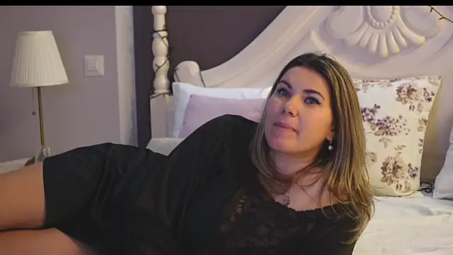 Snapshot of FeliciaKrige chatting on 6, 1, 2025 FeliciaKrige online show from 6, 1, 2025