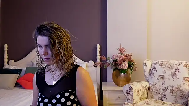 Snapshot of FeliciaKrige chatting on 4, 3, 2025 FeliciaKrige online show from 4, 3, 2025