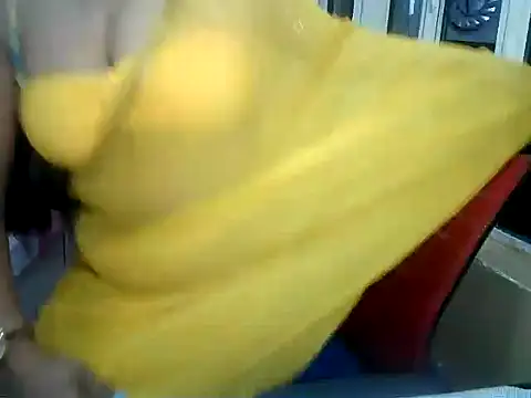 Snapshot of yourradhika chatting on 6, 11, 2025 yourradhika online show from 6, 11, 2025