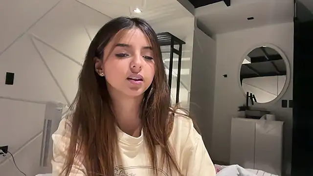 Snapshot of LunaSophia_ chatting on 8, 3, 2025 LunaSophia online show from 8, 3, 2025