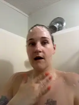 lolabunny9 online show from 18, 4, 2026