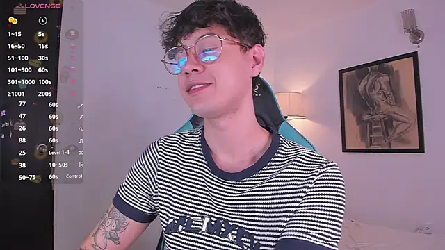 Snapshot of LeaneSeb chatting on 8, 11, 2025 LeaneSeb online show from 8, 11, 2025