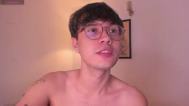 Snapshot of LeaneSeb chatting on 14, 11, 2025 LeaneSeb online show from 14, 11, 2025